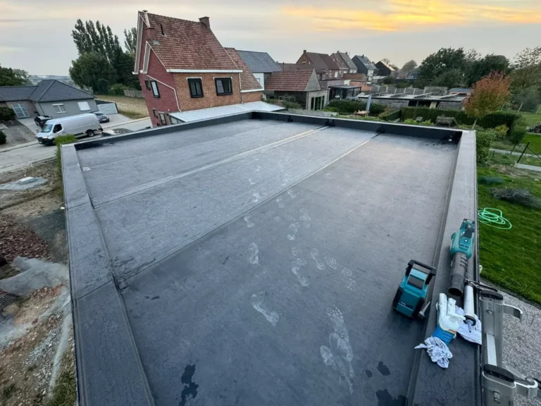 Nieuwe dakopbouw industrieel gebouw (Project Lierde)